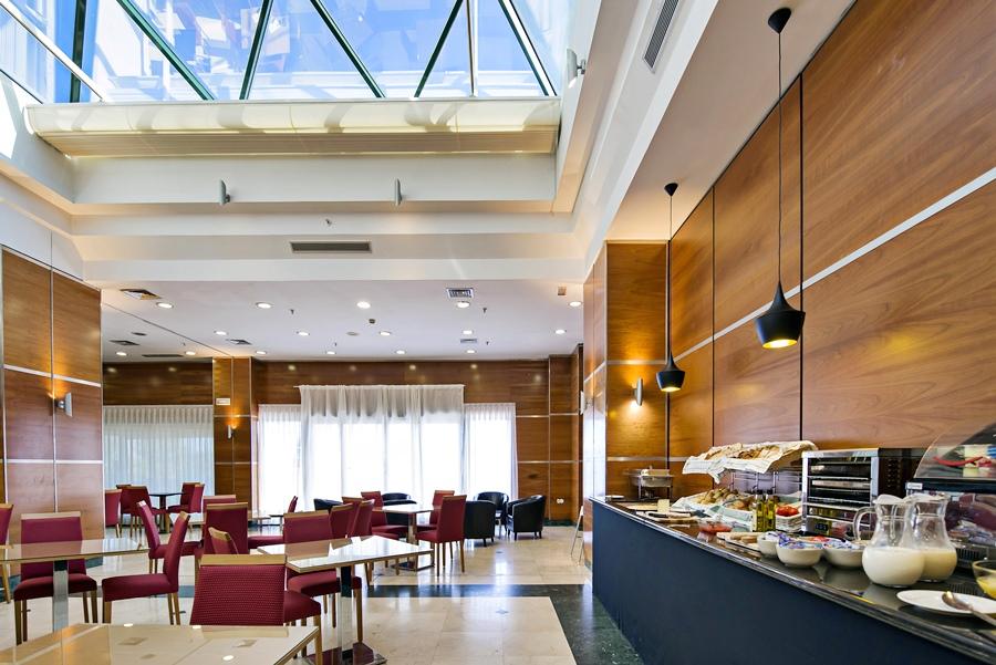 บีแอนด์บี โฮเต็ล มาดริดแอร์พอร์ต เทอร์มินัล4 Hotel ซานเซบัสเตียน เดลอส เรเยส ภายนอก รูปภาพ