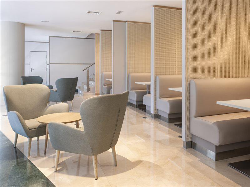 บีแอนด์บี โฮเต็ล มาดริดแอร์พอร์ต เทอร์มินัล4 Hotel ซานเซบัสเตียน เดลอส เรเยส ภายนอก รูปภาพ