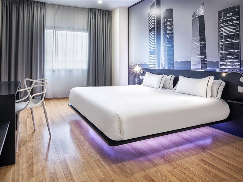 บีแอนด์บี โฮเต็ล มาดริดแอร์พอร์ต เทอร์มินัล4 Hotel ซานเซบัสเตียน เดลอส เรเยส ภายนอก รูปภาพ