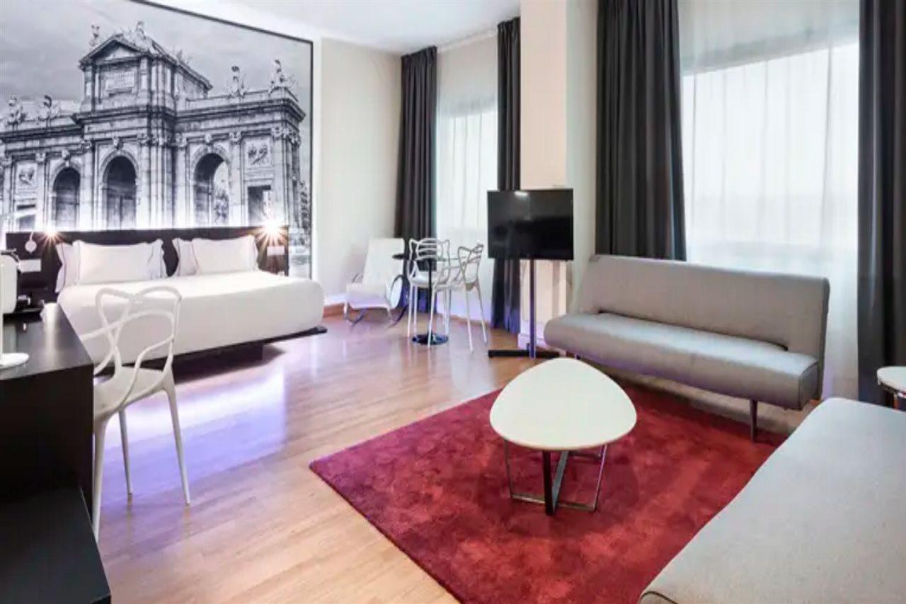 บีแอนด์บี โฮเต็ล มาดริดแอร์พอร์ต เทอร์มินัล4 Hotel ซานเซบัสเตียน เดลอส เรเยส ภายนอก รูปภาพ