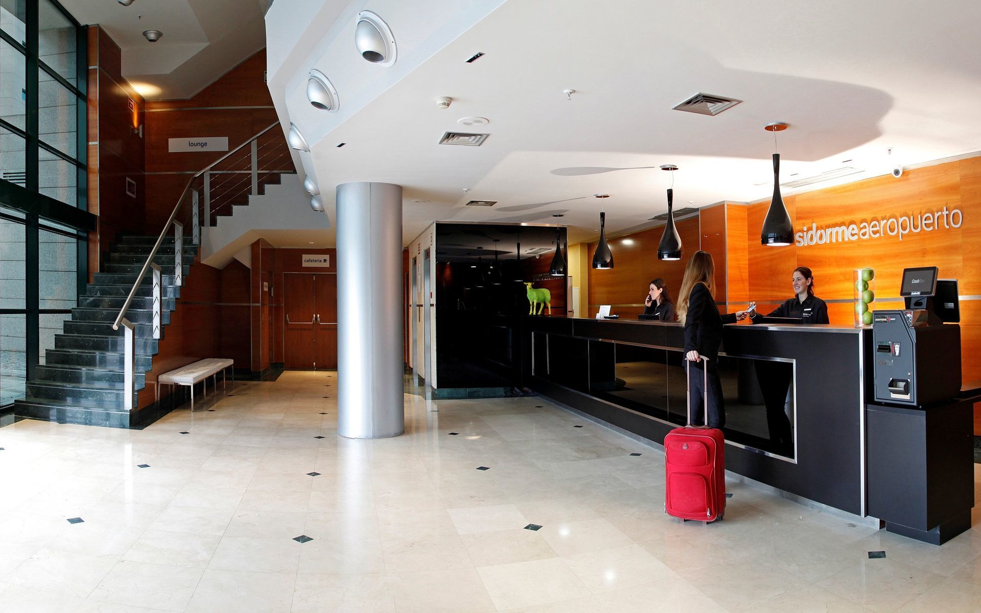 บีแอนด์บี โฮเต็ล มาดริดแอร์พอร์ต เทอร์มินัล4 Hotel ซานเซบัสเตียน เดลอส เรเยส ภายนอก รูปภาพ